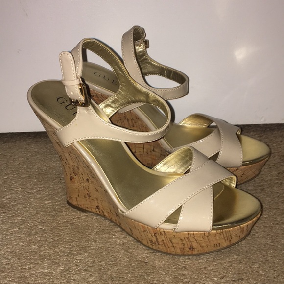 guess nude wedges